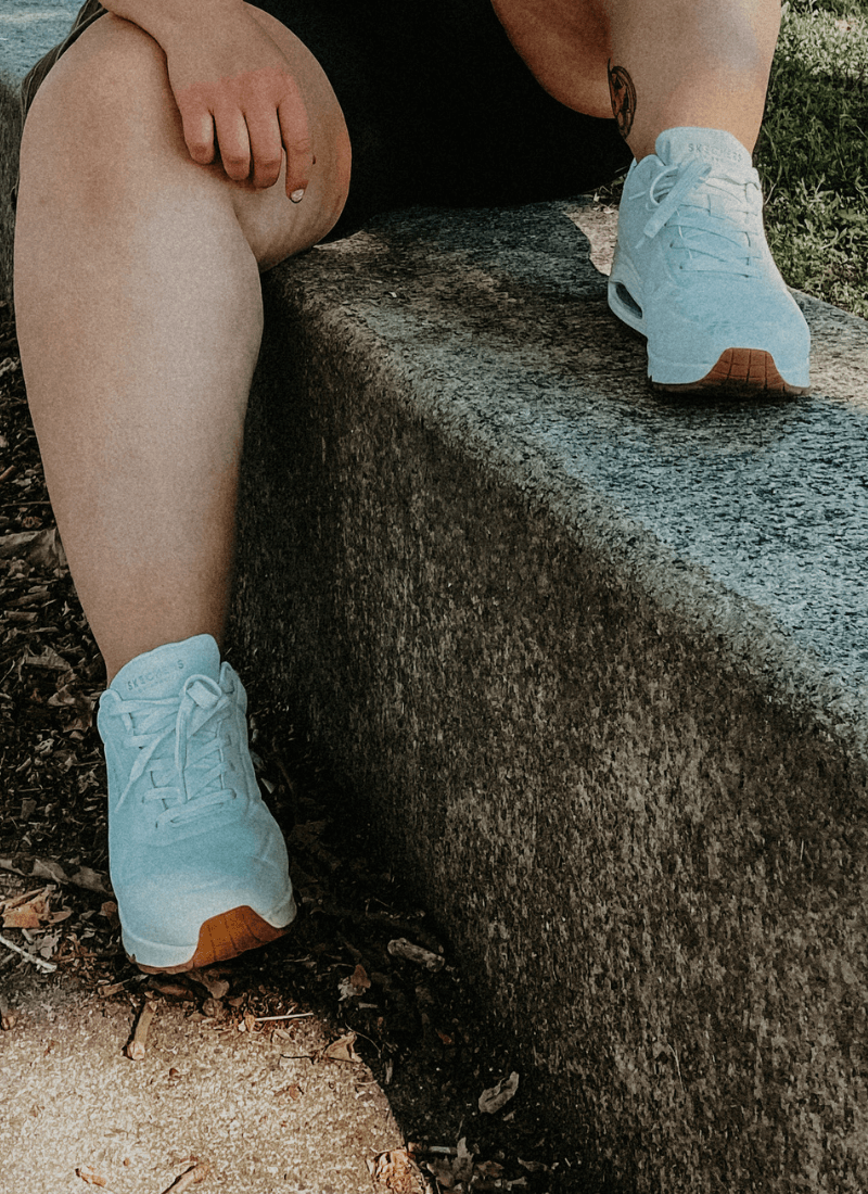 White sneakers wide width hotsell